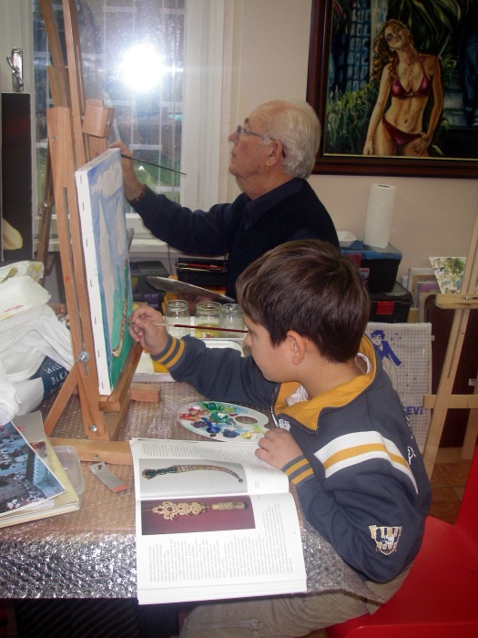 Uzman öğretim kadrosu ile 7-14 Yaş Gurubuna sanatsal gelişimleri artırıcı çalışmalar atölye ortamında sürdürülür.