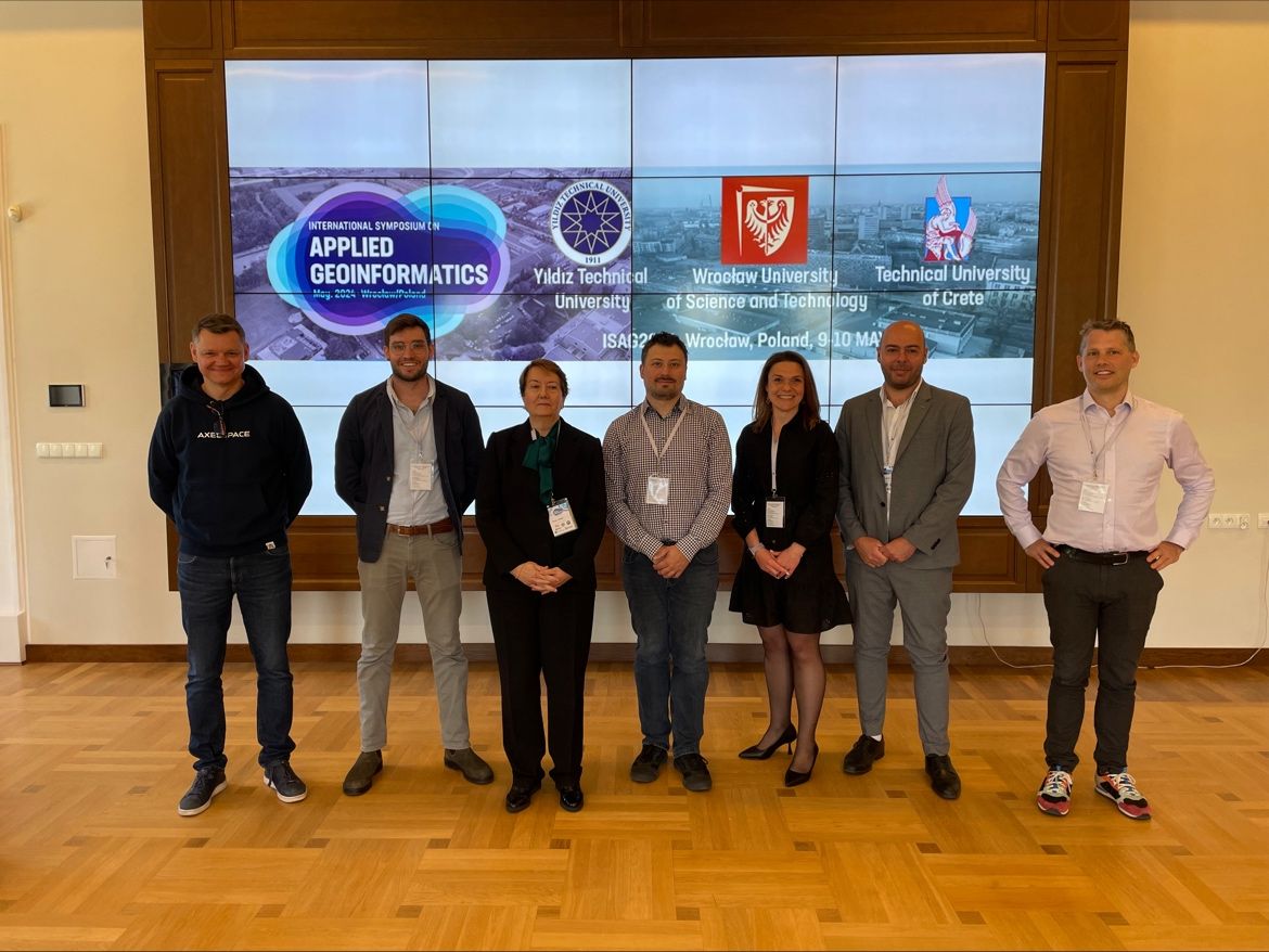 INTERNATIONAL SYMPOSIUM ON APPLIED GEOINFORMATICS 2024 haberine ilişkin resim